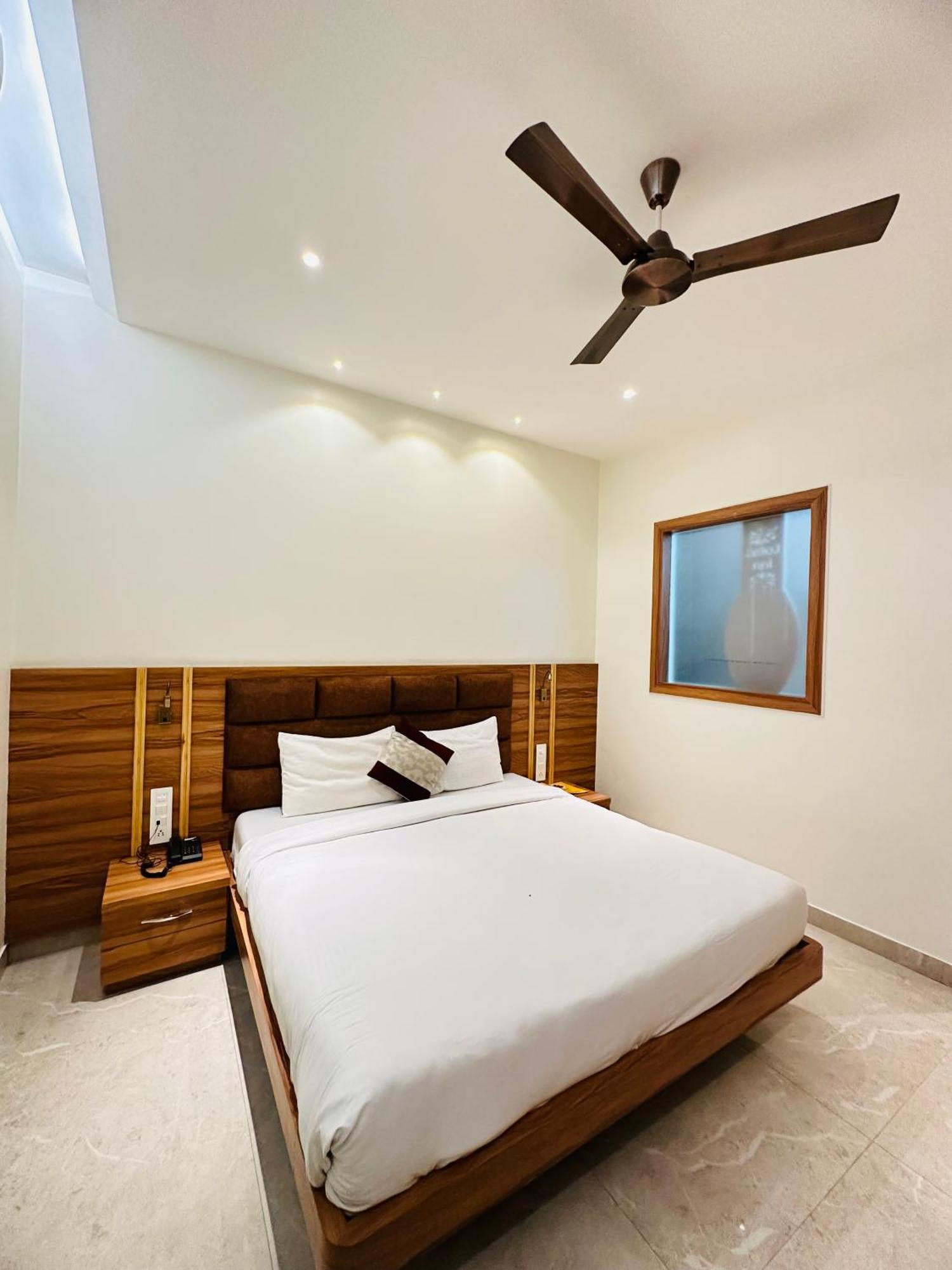 Hotel Lotus Inn Sirsa 外观 照片