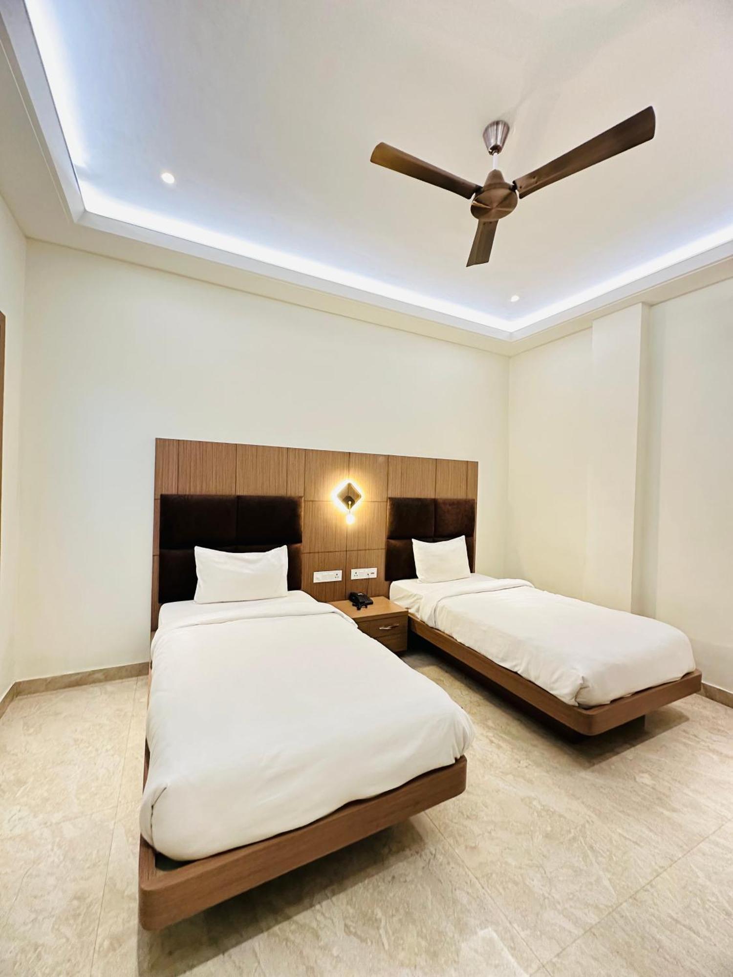 Hotel Lotus Inn Sirsa 外观 照片